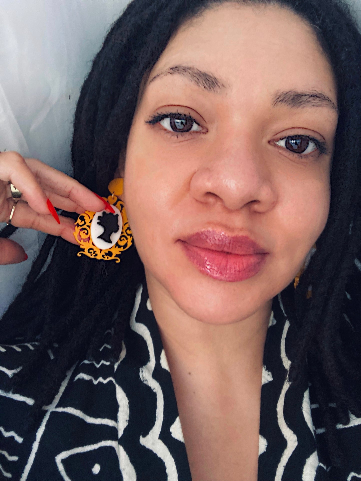 Cameo Noir Earrings