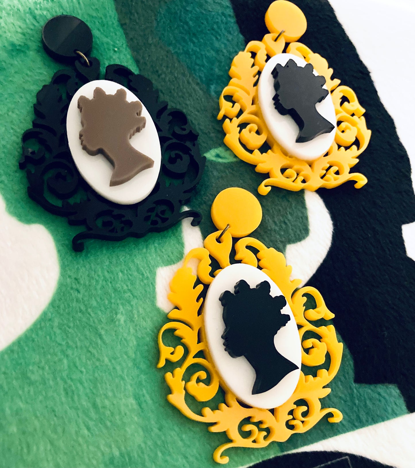 Cameo Noir Earrings
