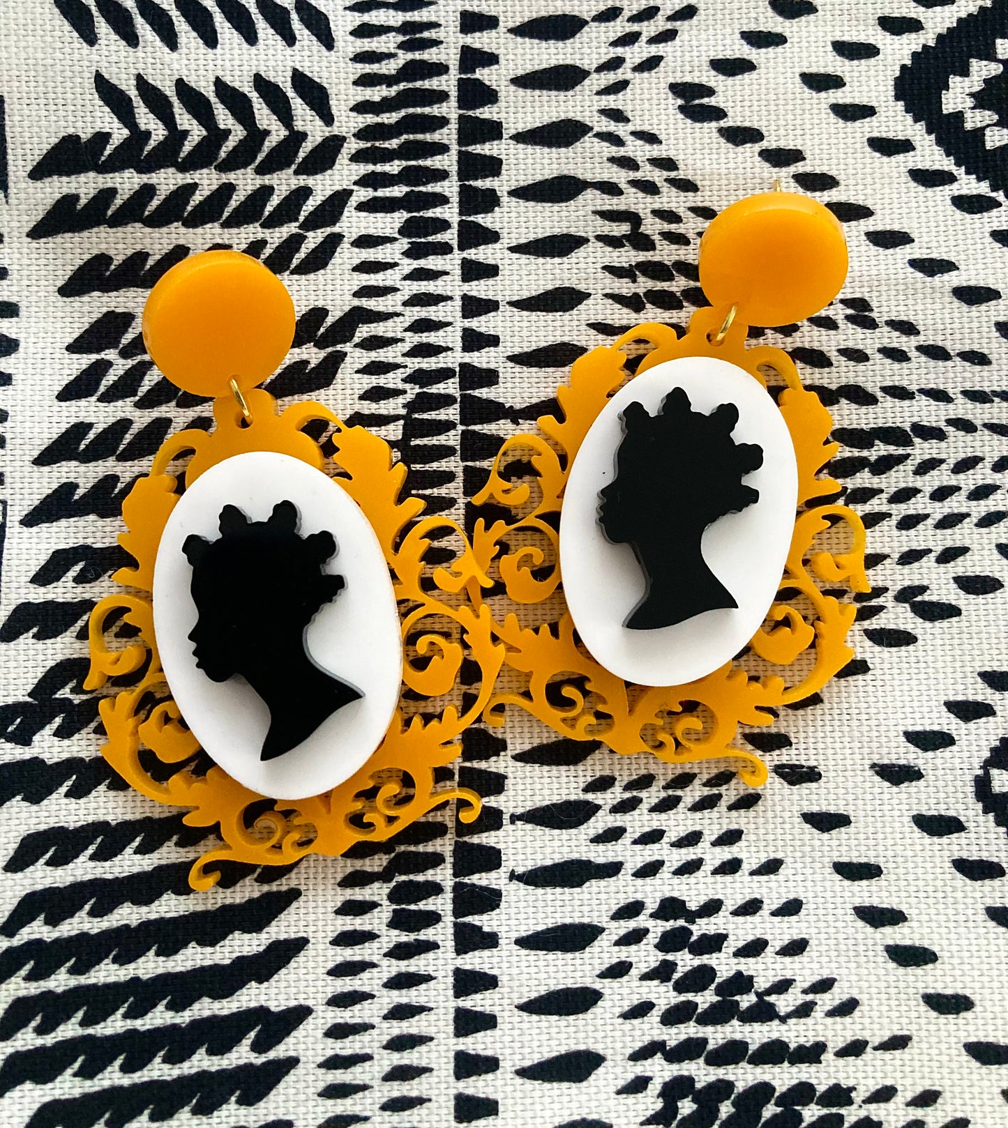 Cameo Noir Earrings