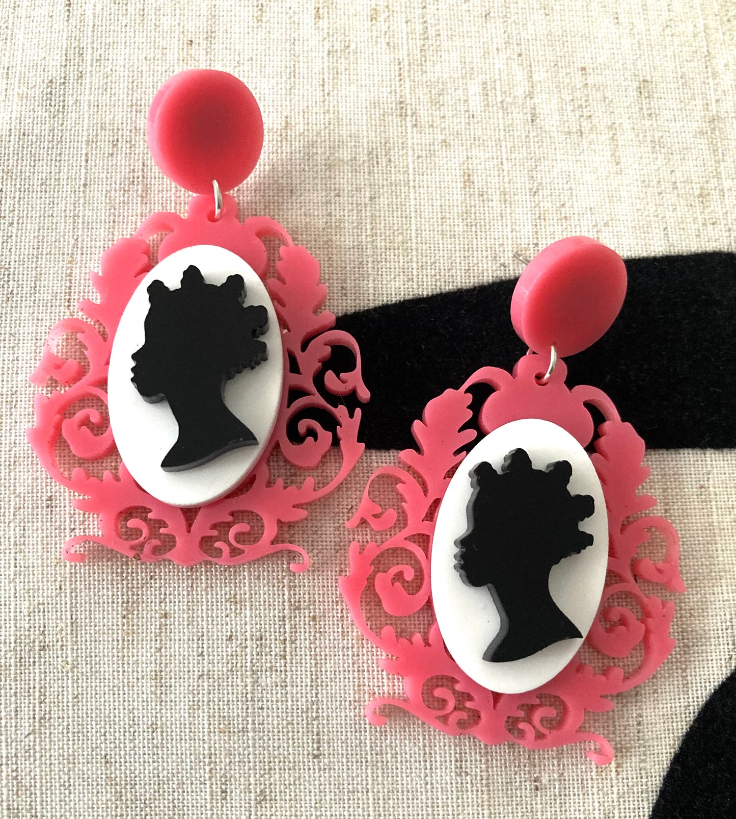 Cameo Noir Earrings