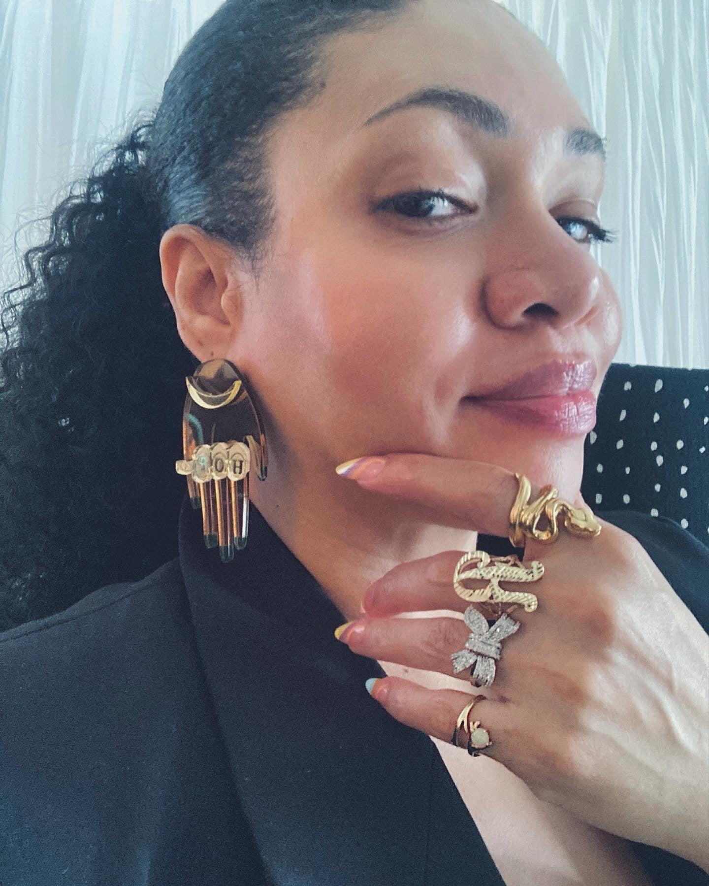 Ladies First earrings & Pins